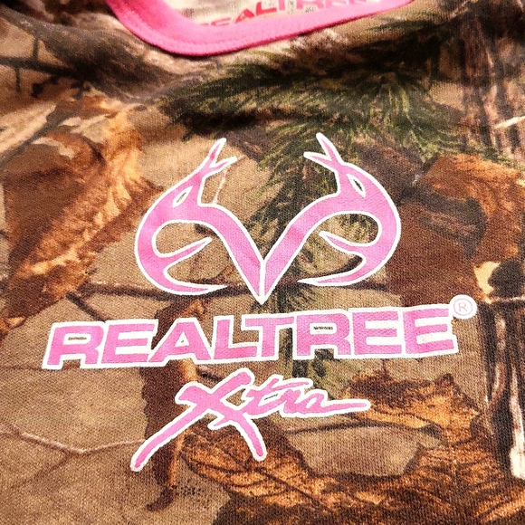 Realtree camo long sleeve onesie/bodysuit - Picture 3 of 3